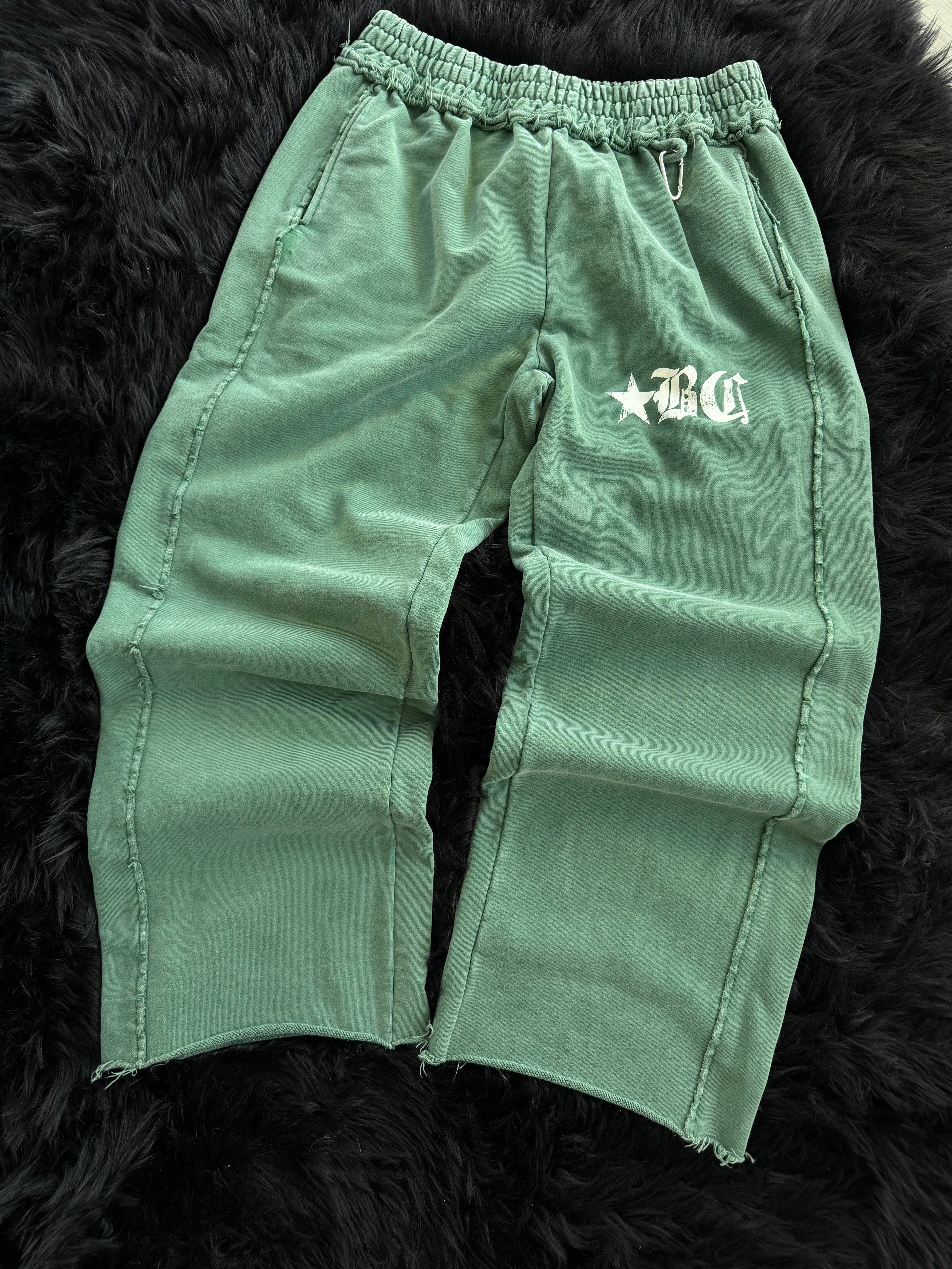 DISTRESSED SWEATPANTS (GREEN)