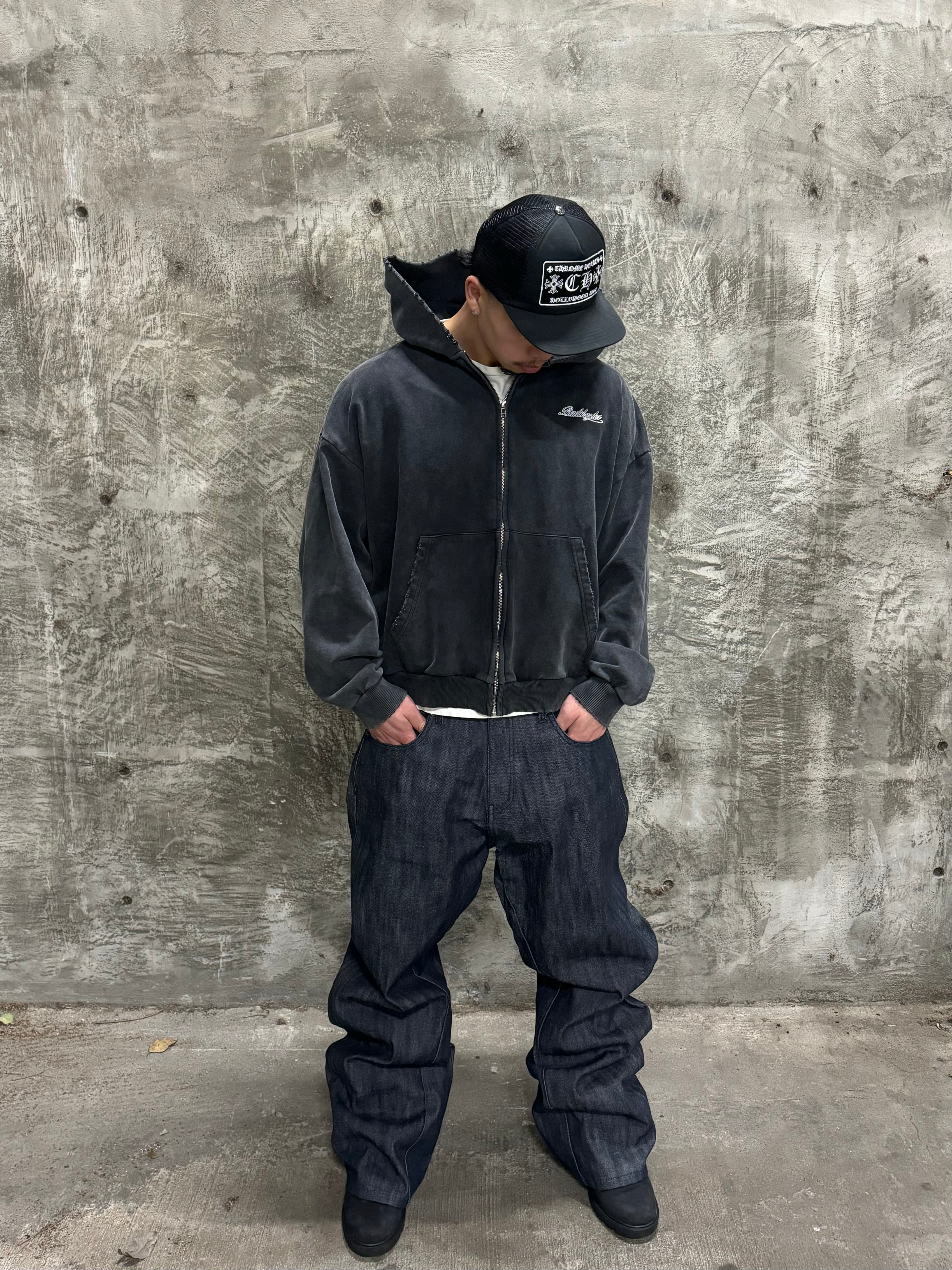 BLACK THRASHED ZIPUP