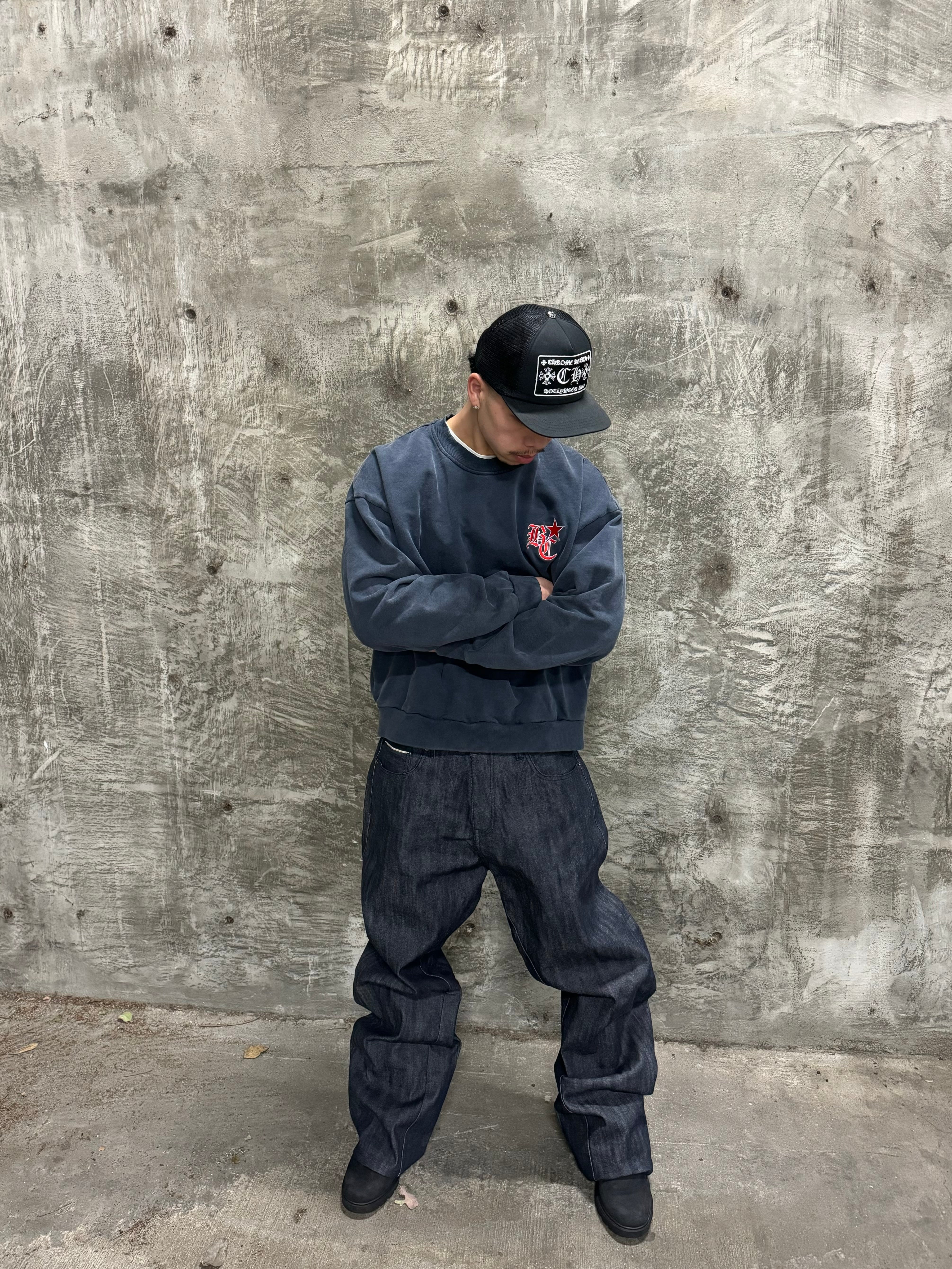 WASHED NAVY CREWNECK