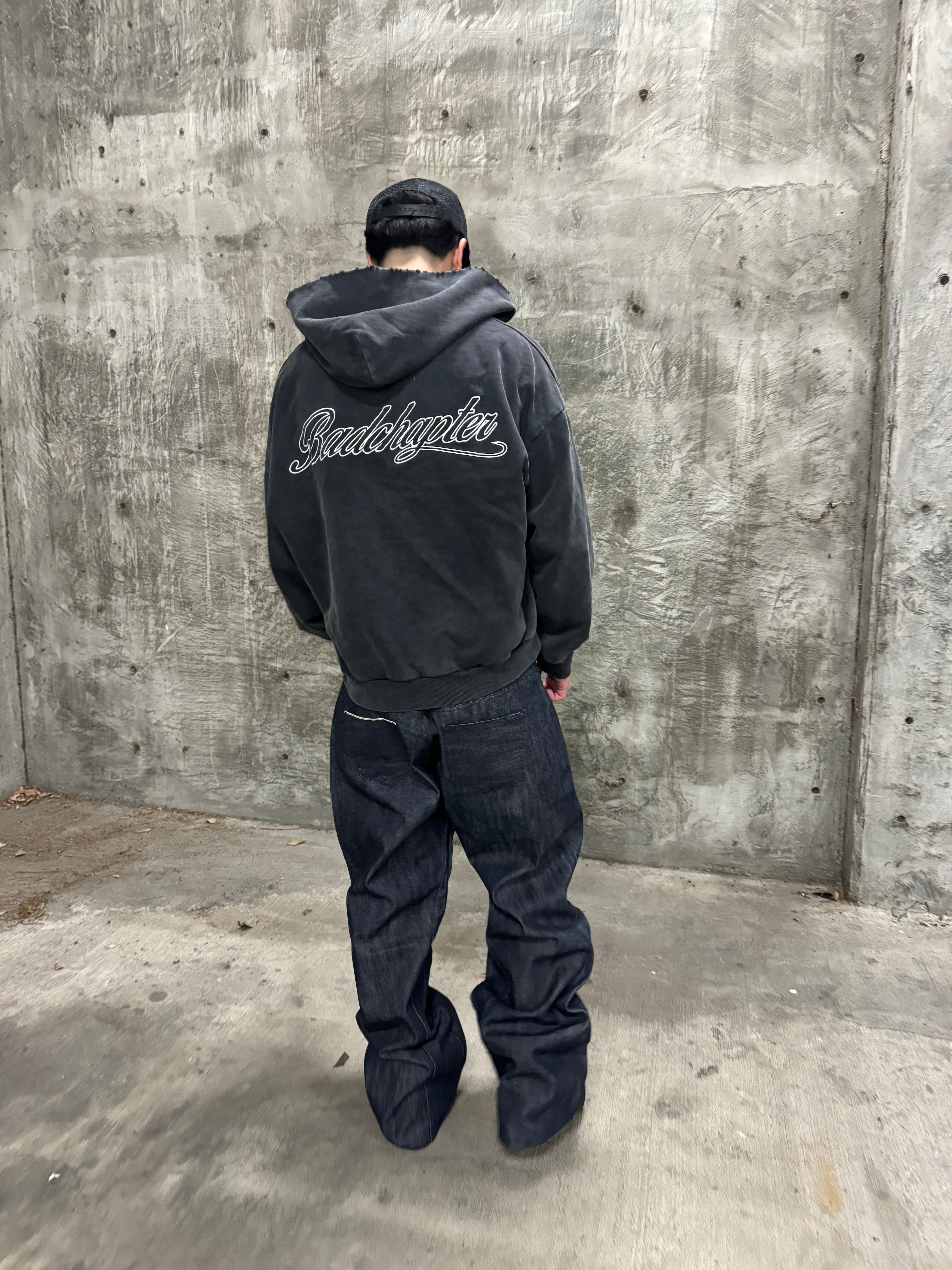 BLACK THRASHED ZIPUP