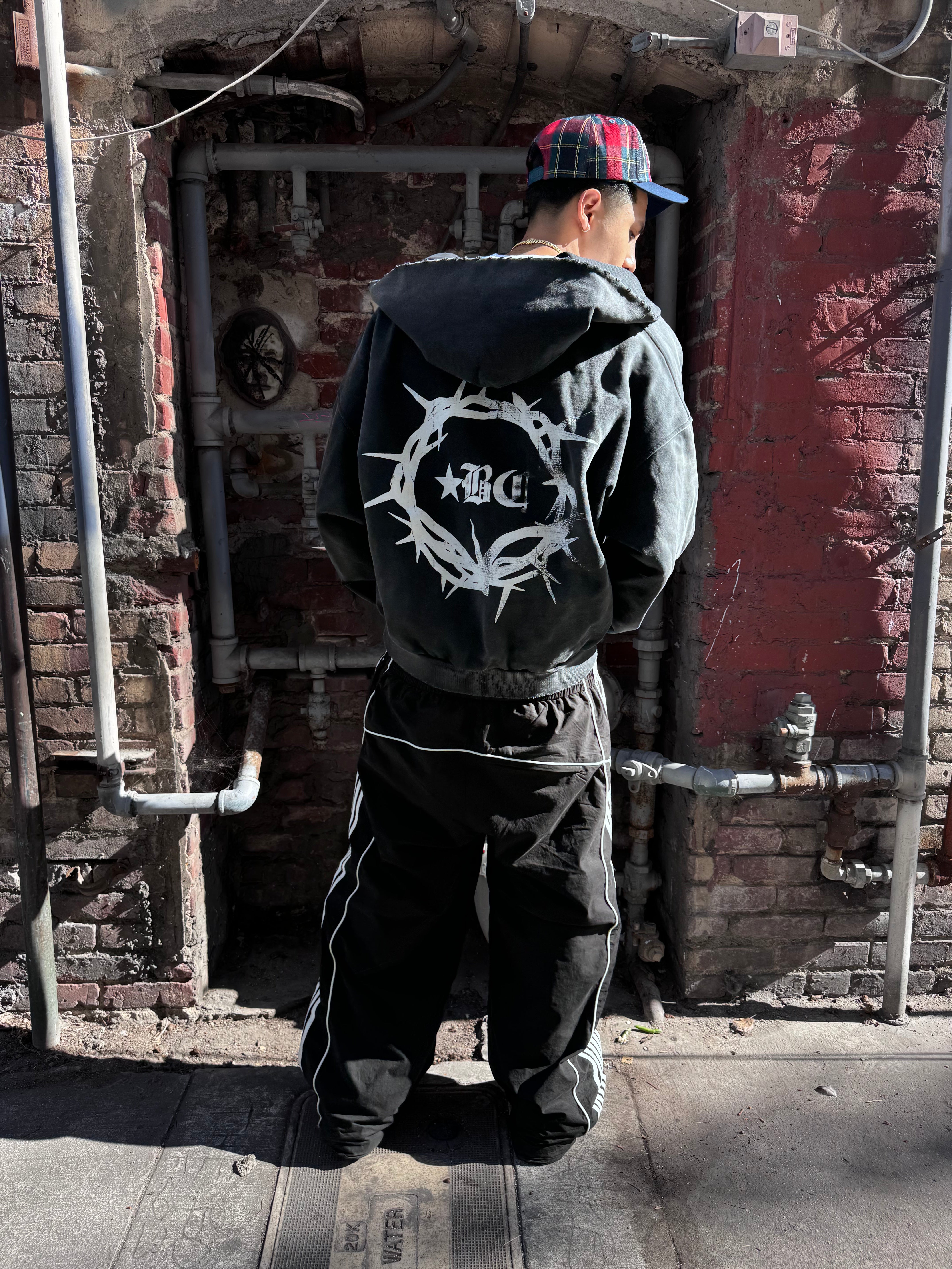 DISTRESSED ZIP UP